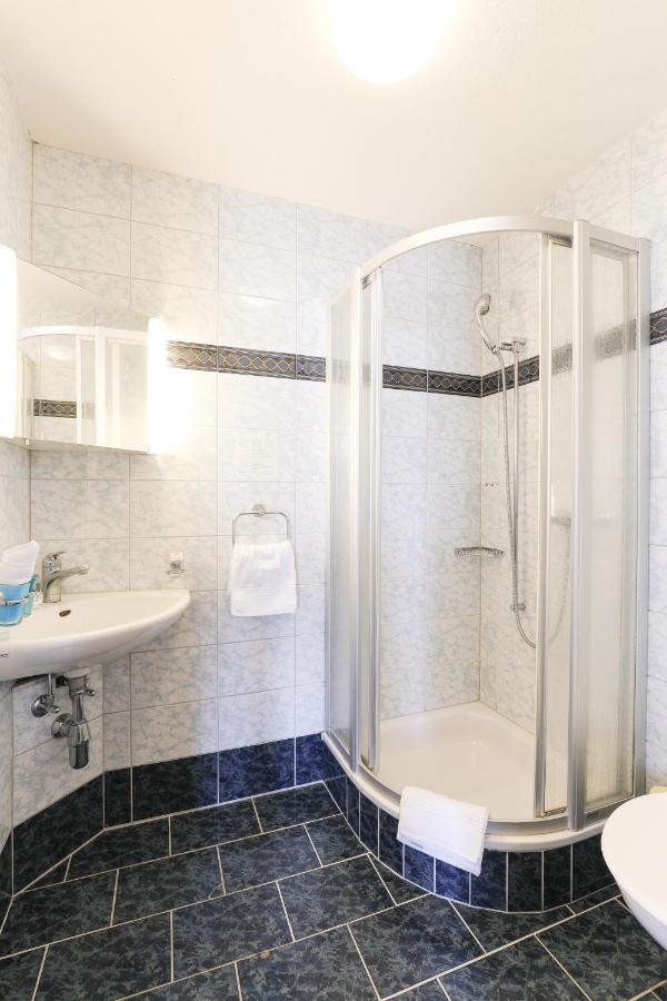 Niederuzwil Hotel Loewen מראה חיצוני תמונה